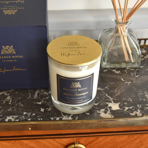 Bougie parfumée "Ambre Monastique" avec couvercle signature