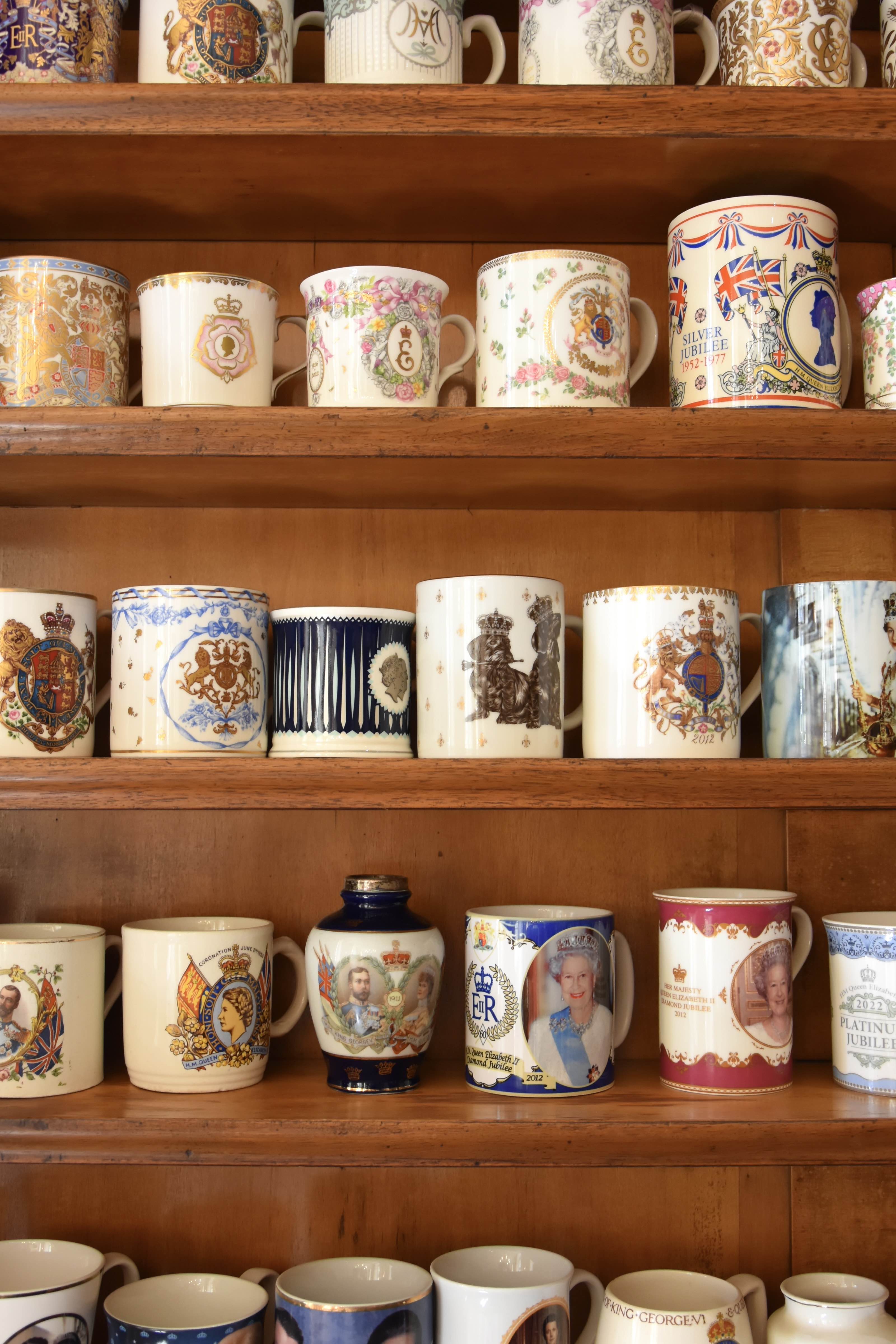 Mug "Crowned Dachshunds"